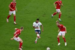 开云体育-欧冠状况紧张，英超球队全力争胜