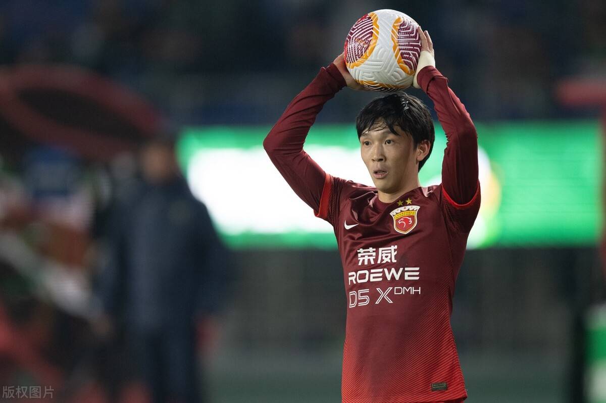 上港球员表现出色，推动球队取胜