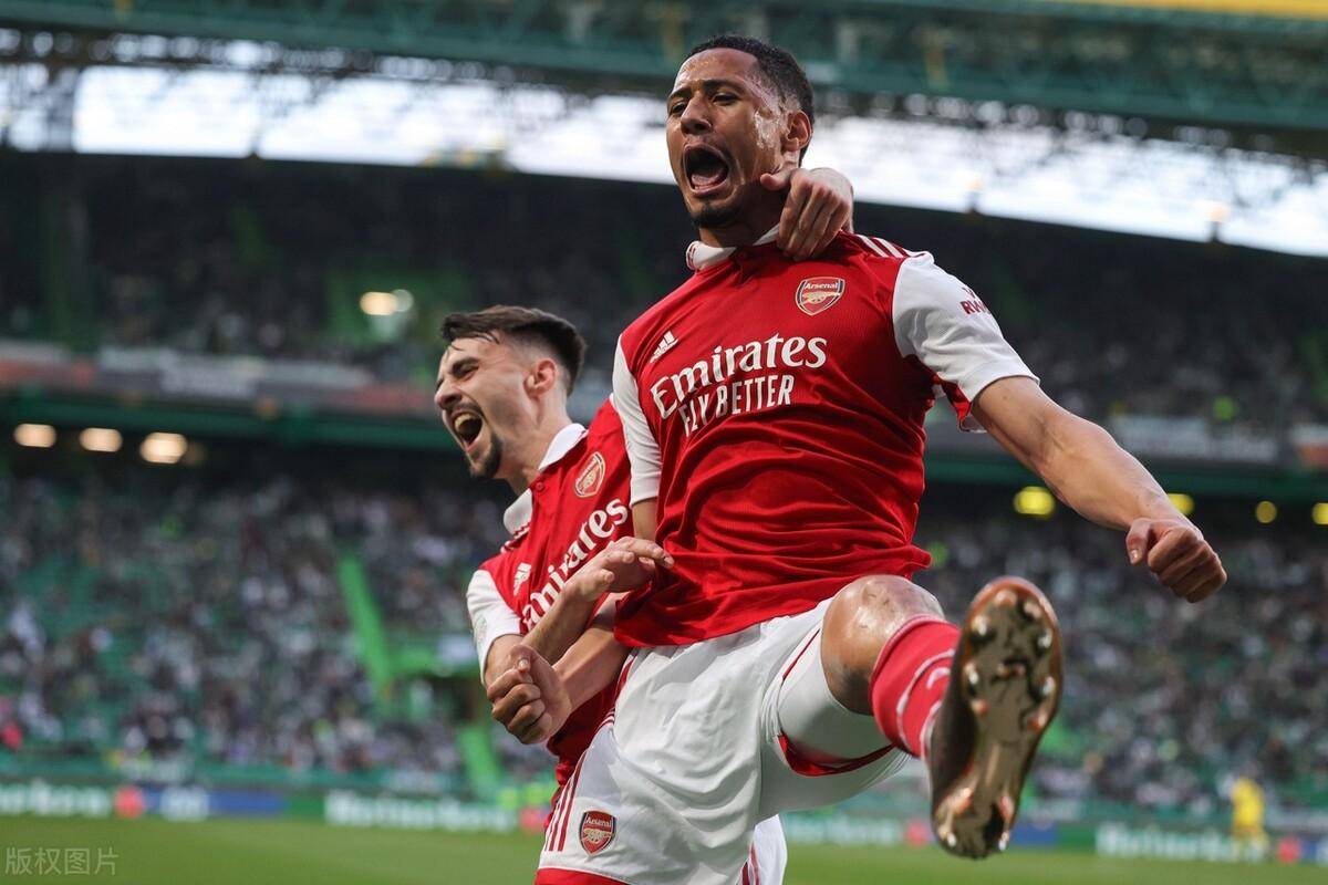 包含比利时爆冷阿森纳，乔瓦尼·雷纳完成帽子戏法的词条